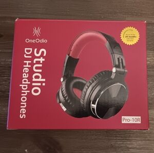 Pro-10R Over-Ear Headphones - Black and Red